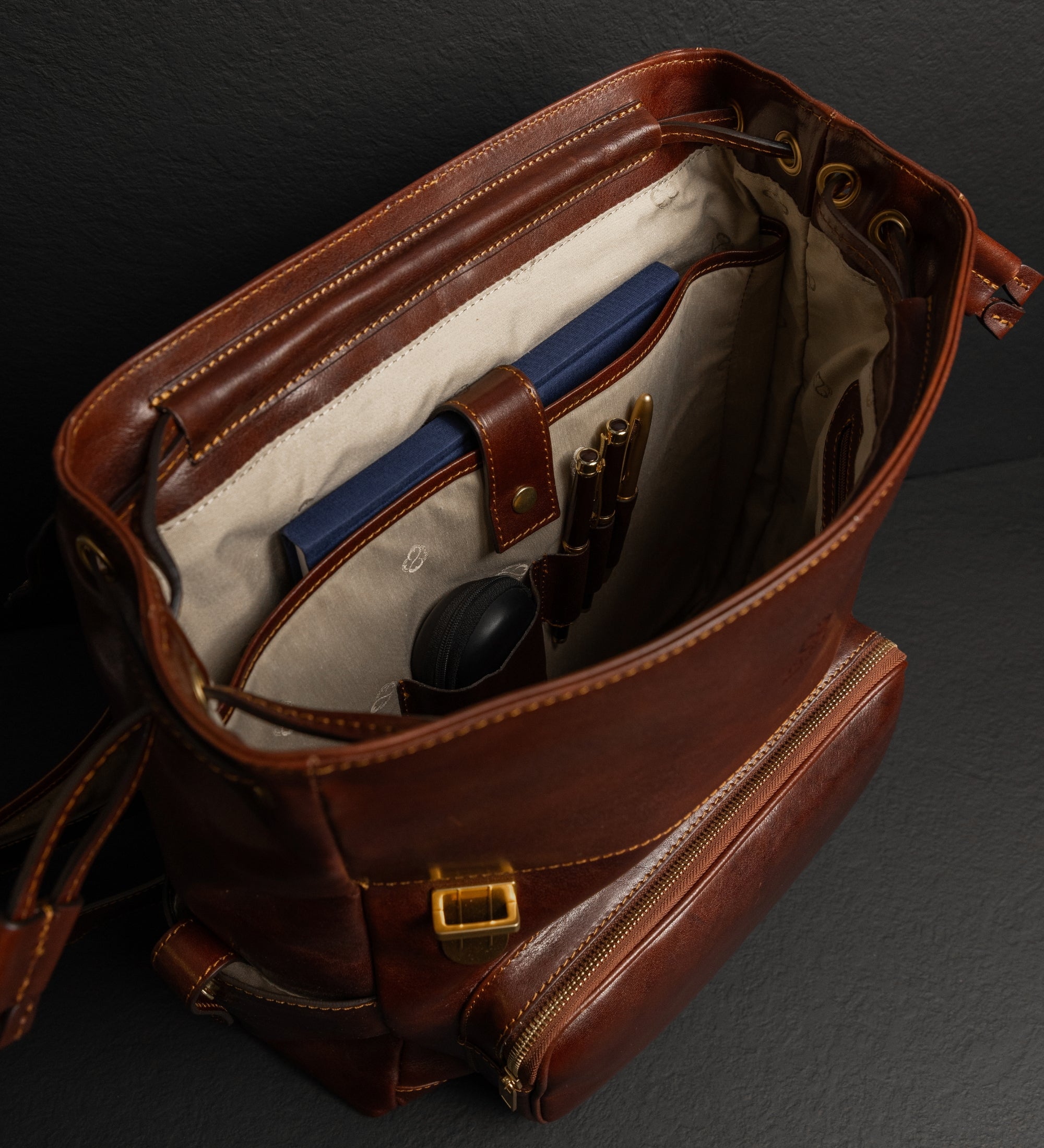 Rucksack aus Leder - The Good Earth