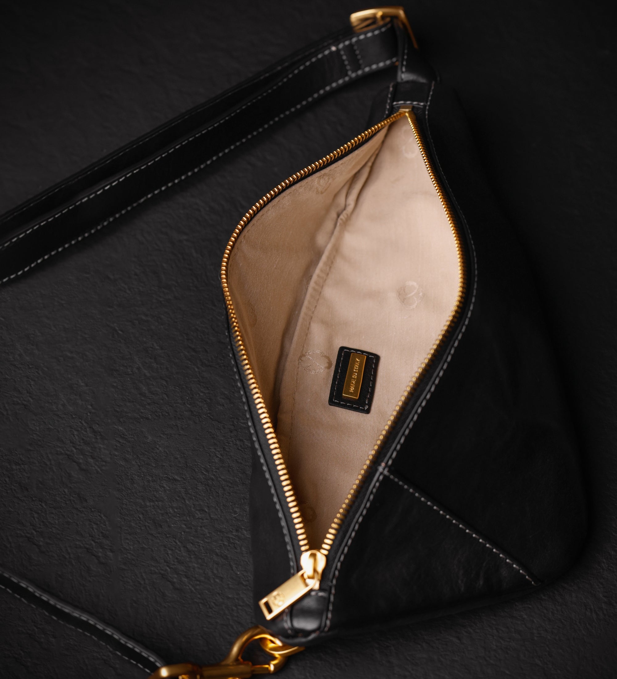 Brusttasche aus Leder - Tales of the City