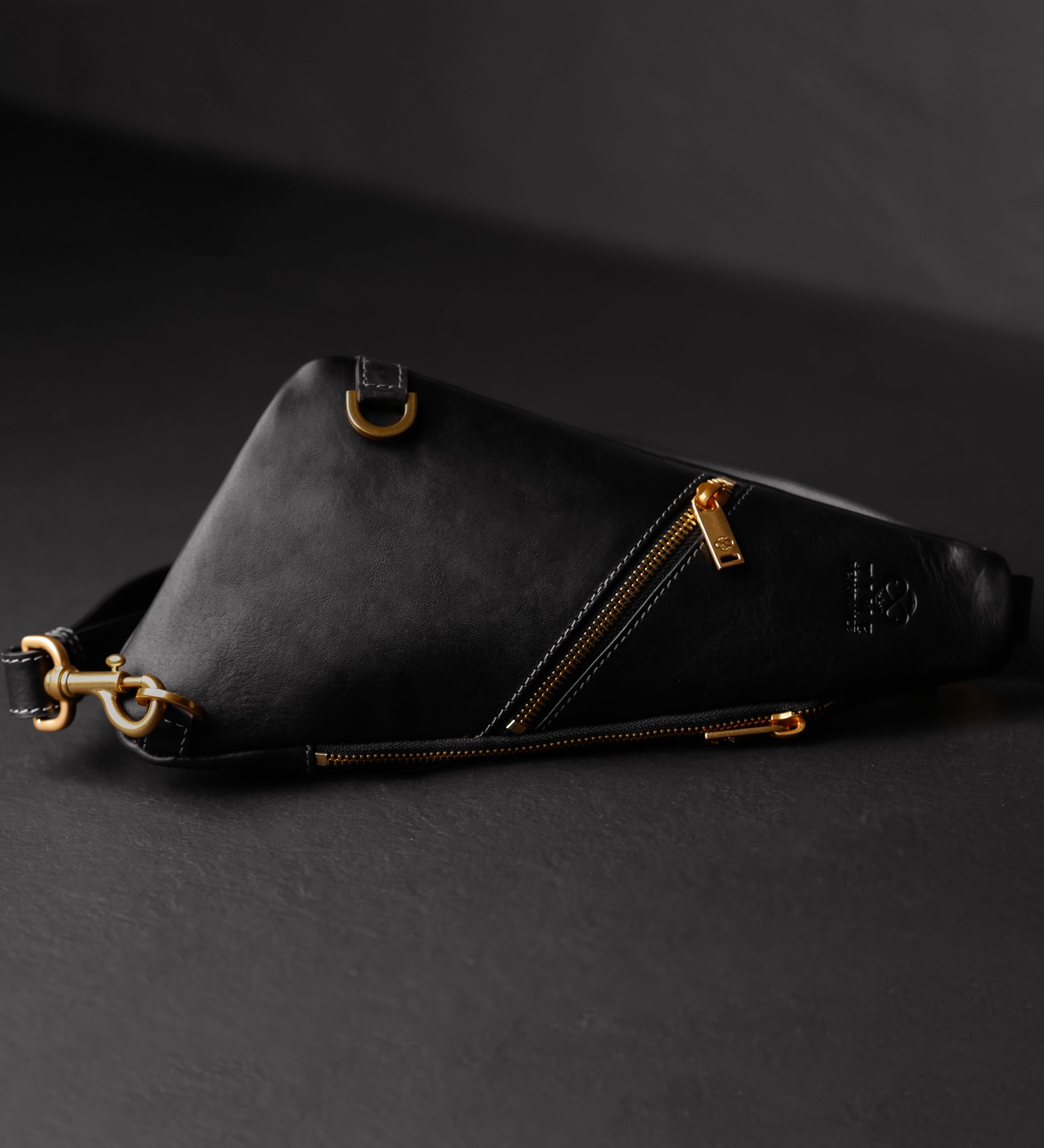 Brusttasche aus Leder - Tales of the City