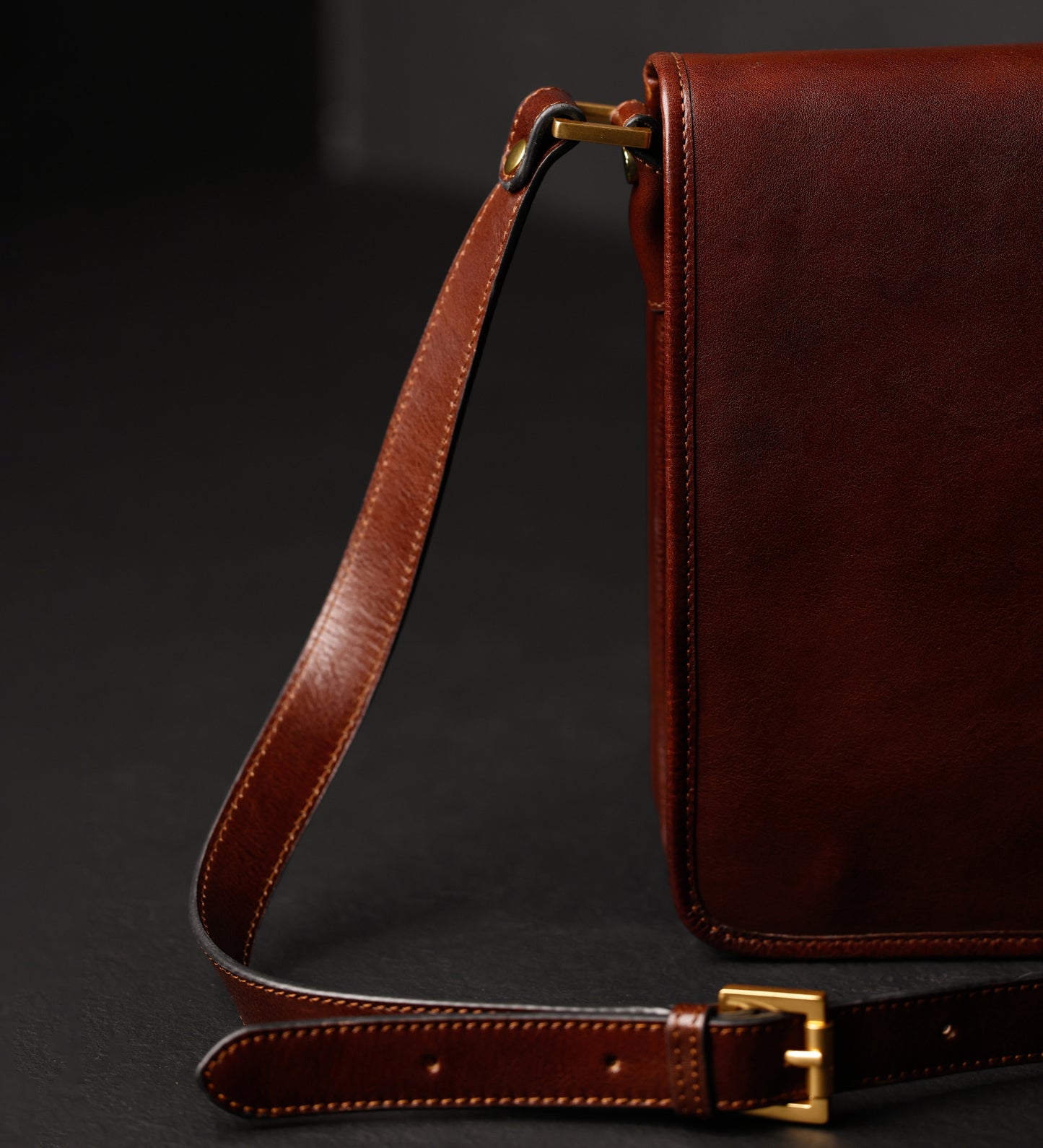 Kleine Kuriertasche aus Leder - On The Road