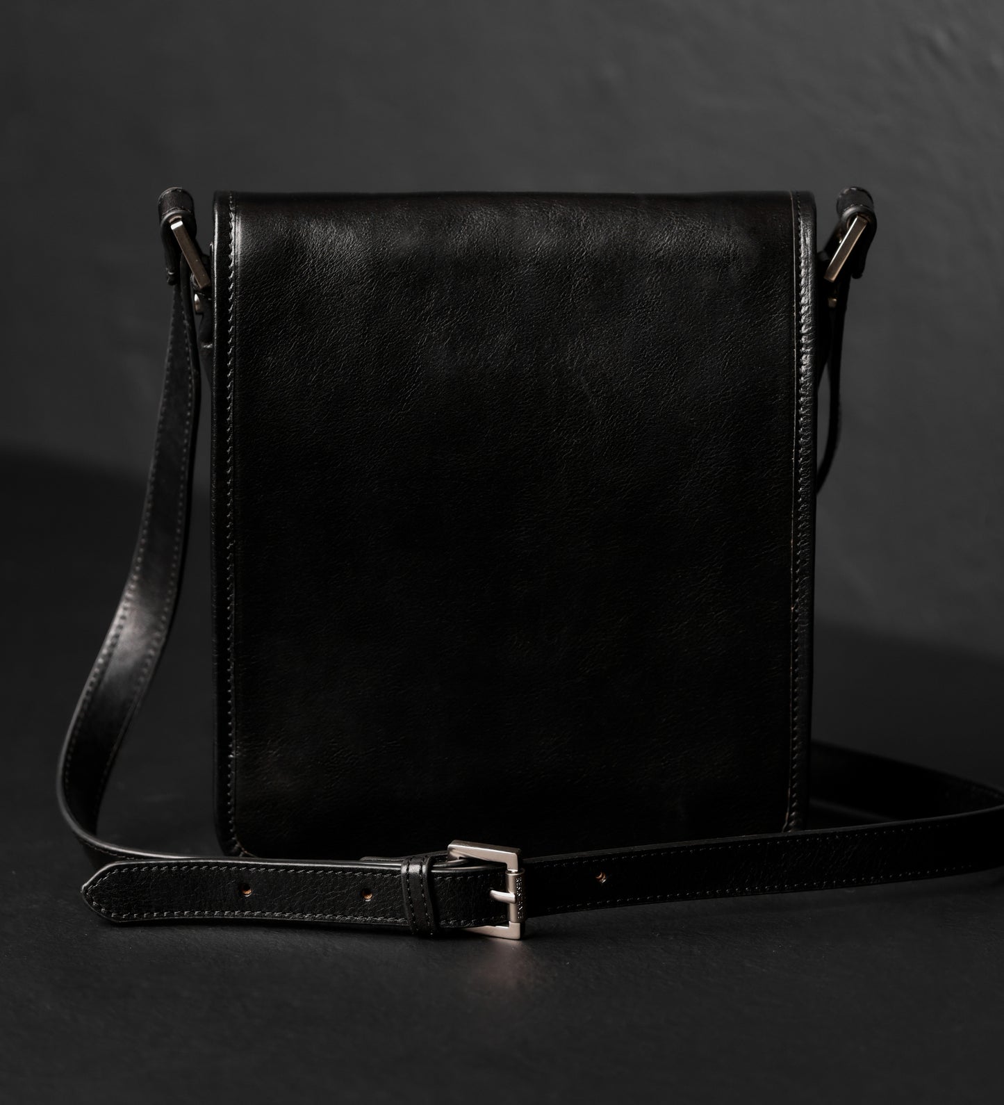 Kleine Kuriertasche aus Leder - On The Road