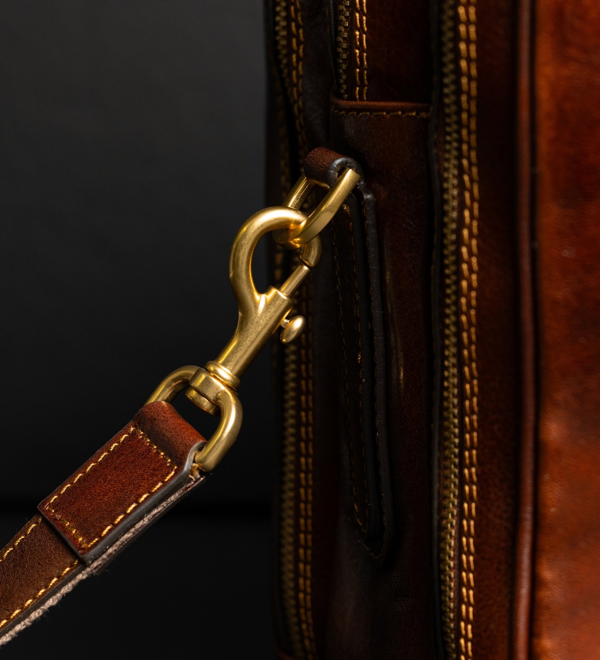Umwandelbar Rucksack aus Leder für Damen - A Farewell to Arms