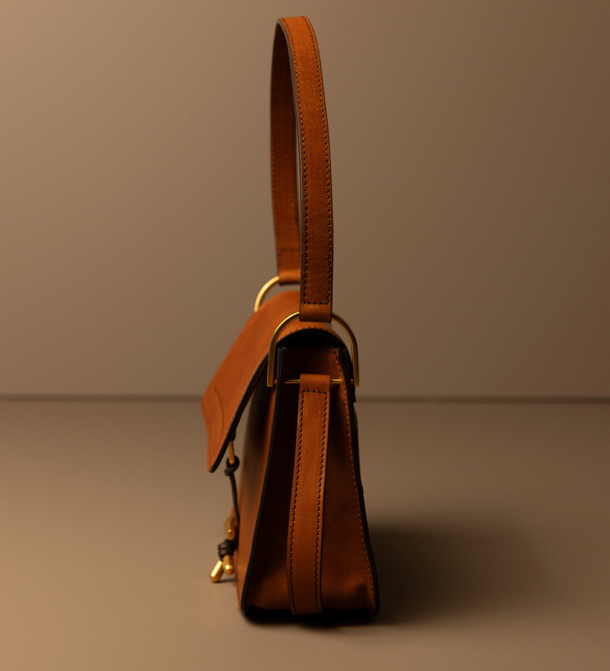 Leder-Tasche mit Klappe für Damen - Possession