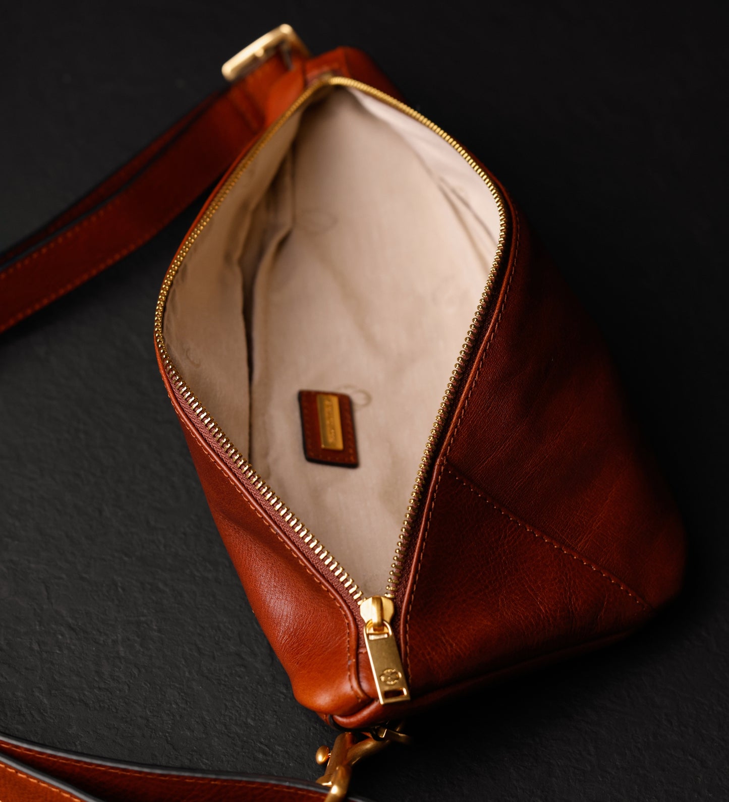 Brusttasche aus Leder - Tales of the City