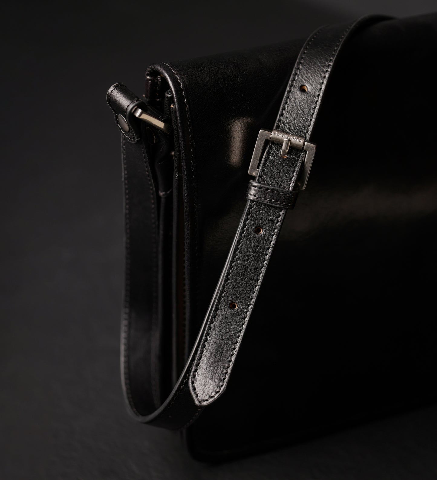 Kleine Kuriertasche aus Leder - On The Road