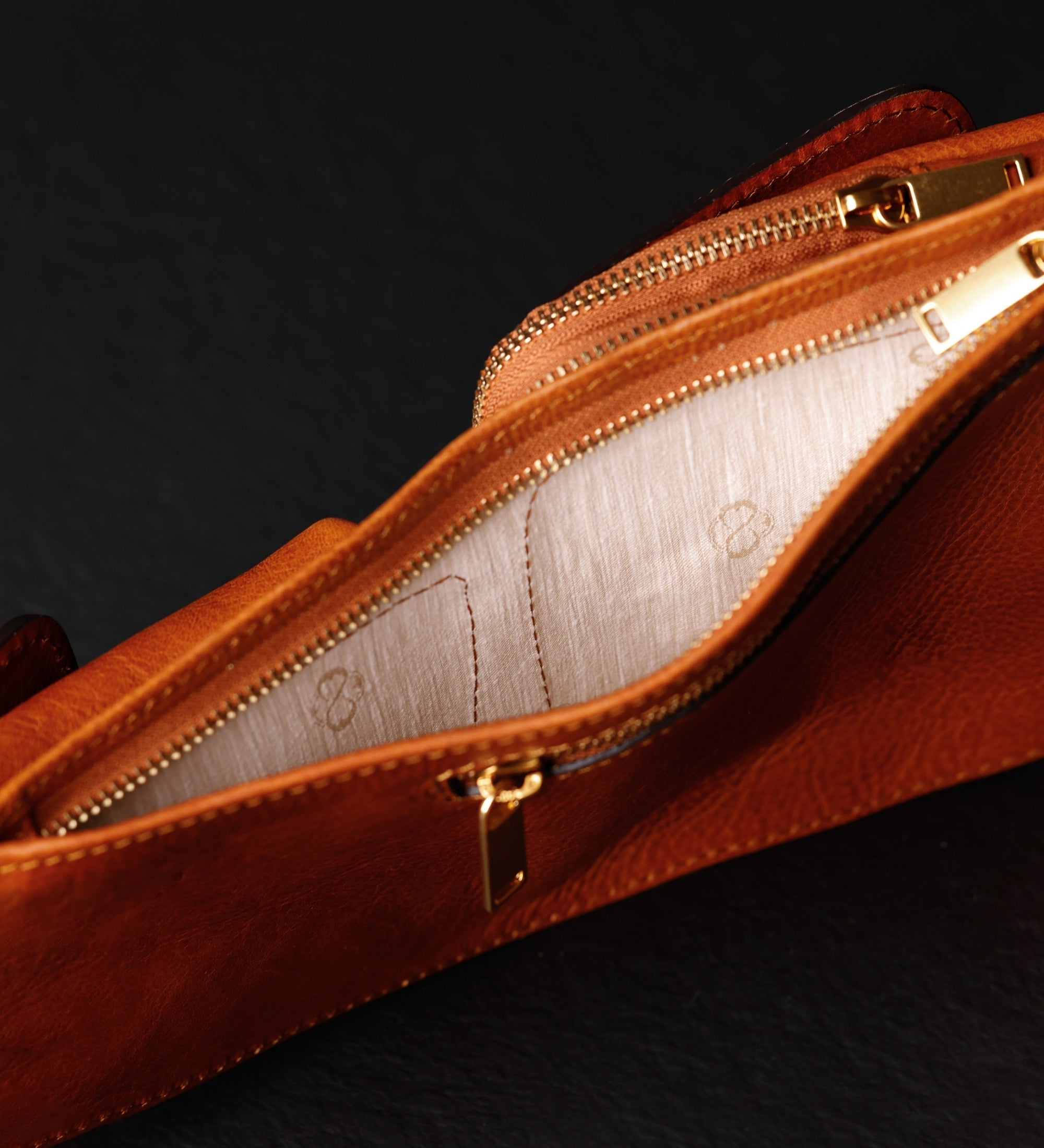 Umhängetasche aus Leder - The Monk