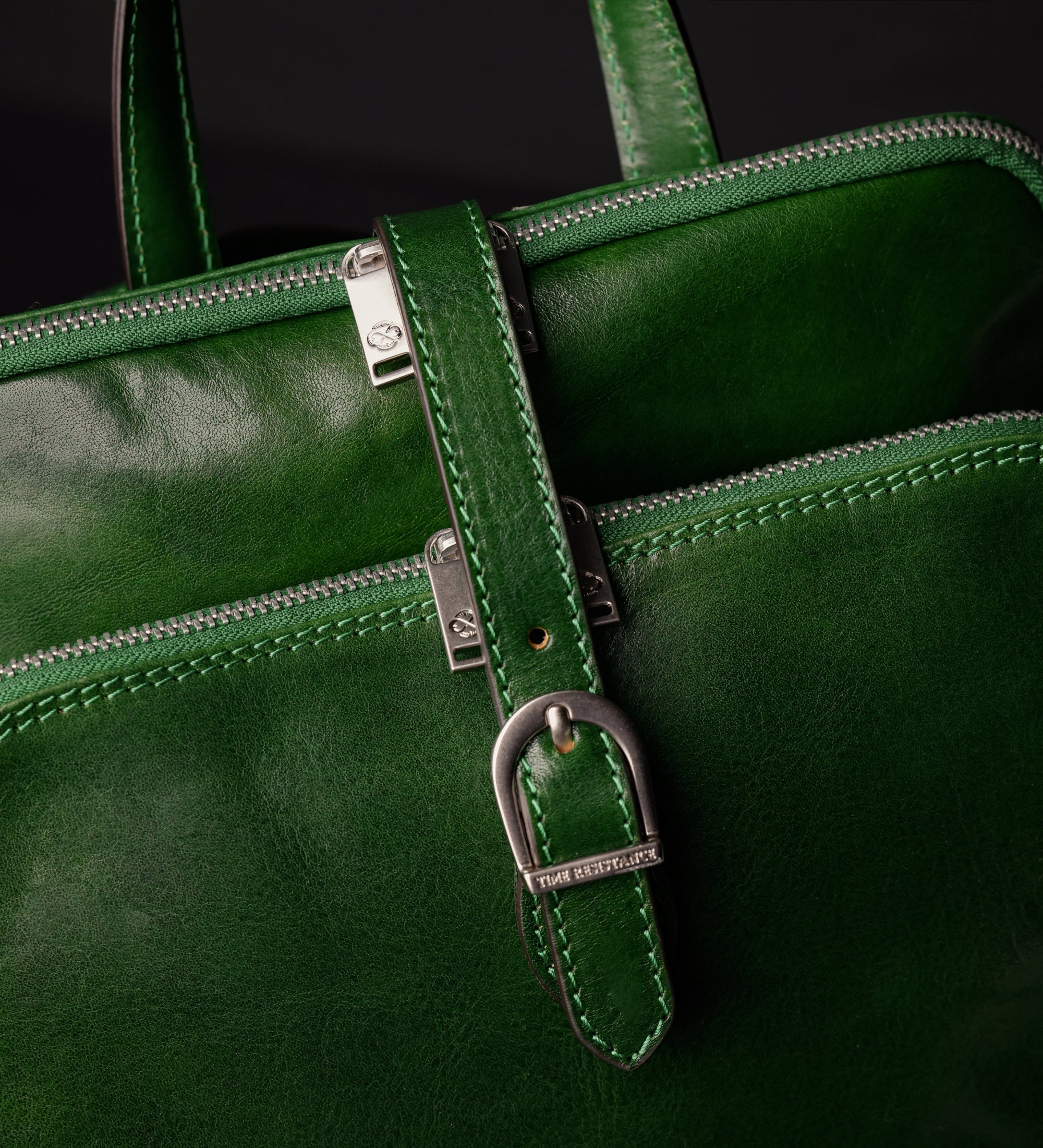 Wandelbare Rucksack aus Leder - Schultertasche für Damen - Clarissa
