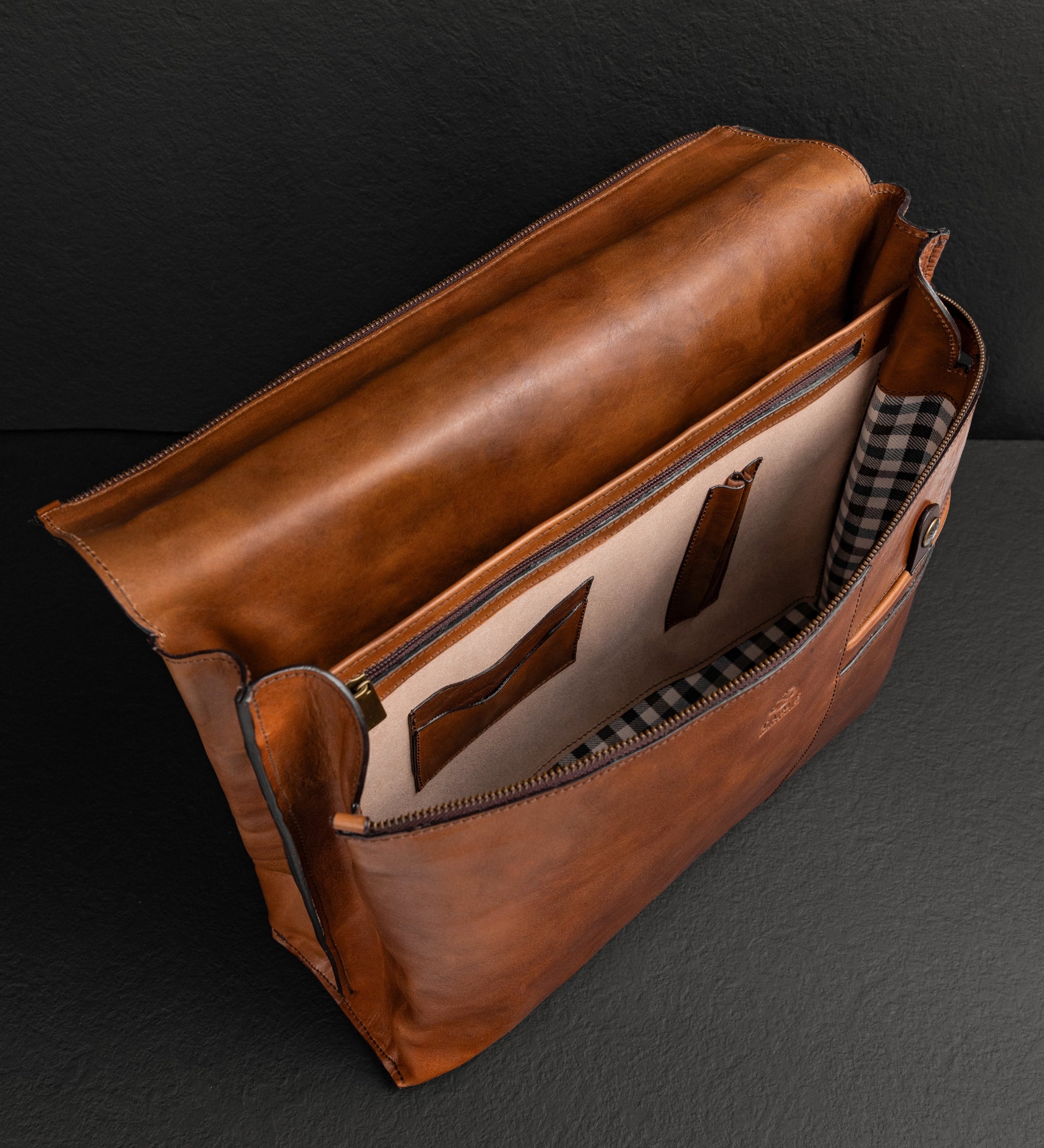 Braune Aktentasche aus Leder für Laptops - From Here to Eternity