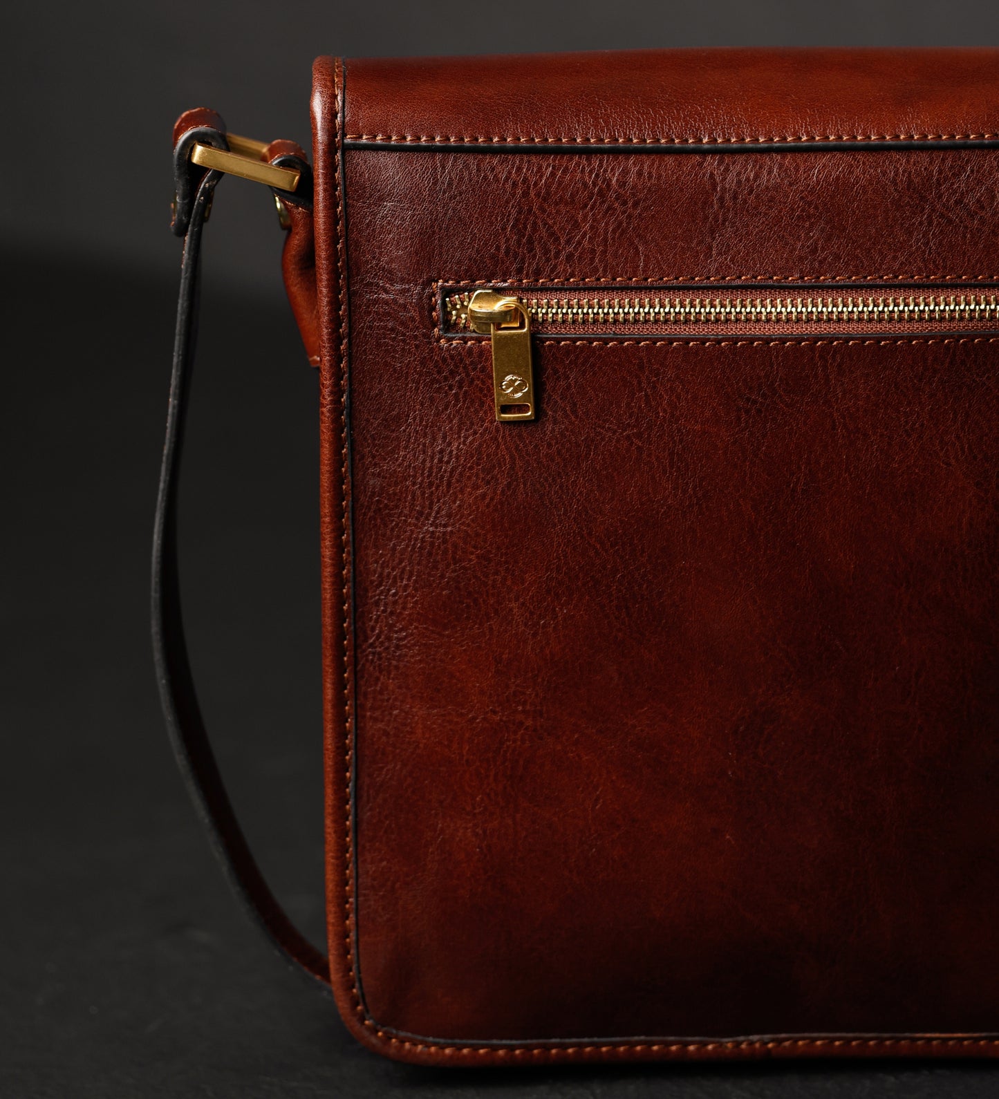 Kleine Kuriertasche aus Leder - On The Road