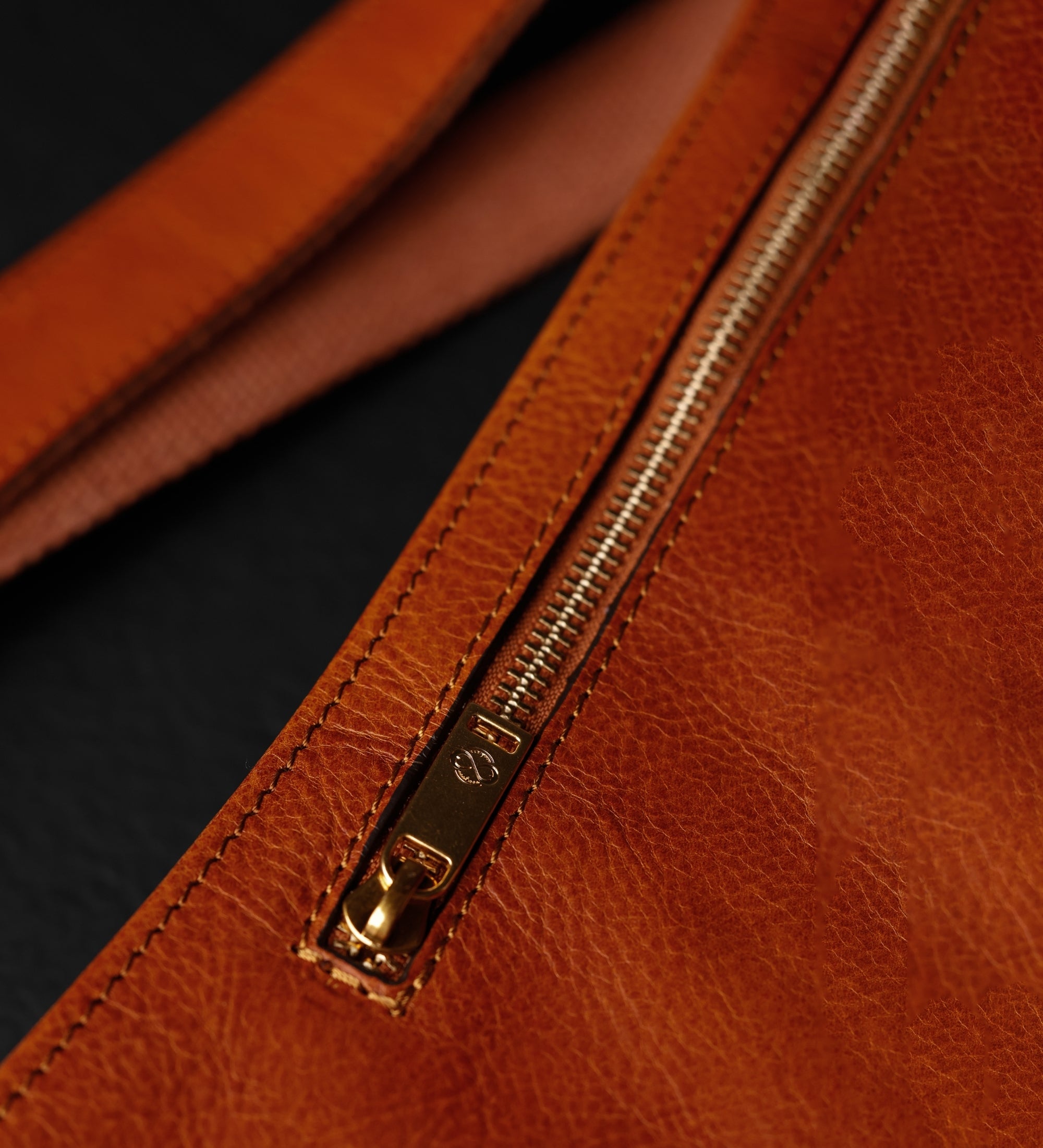 Umhängetasche aus Leder - The Monk