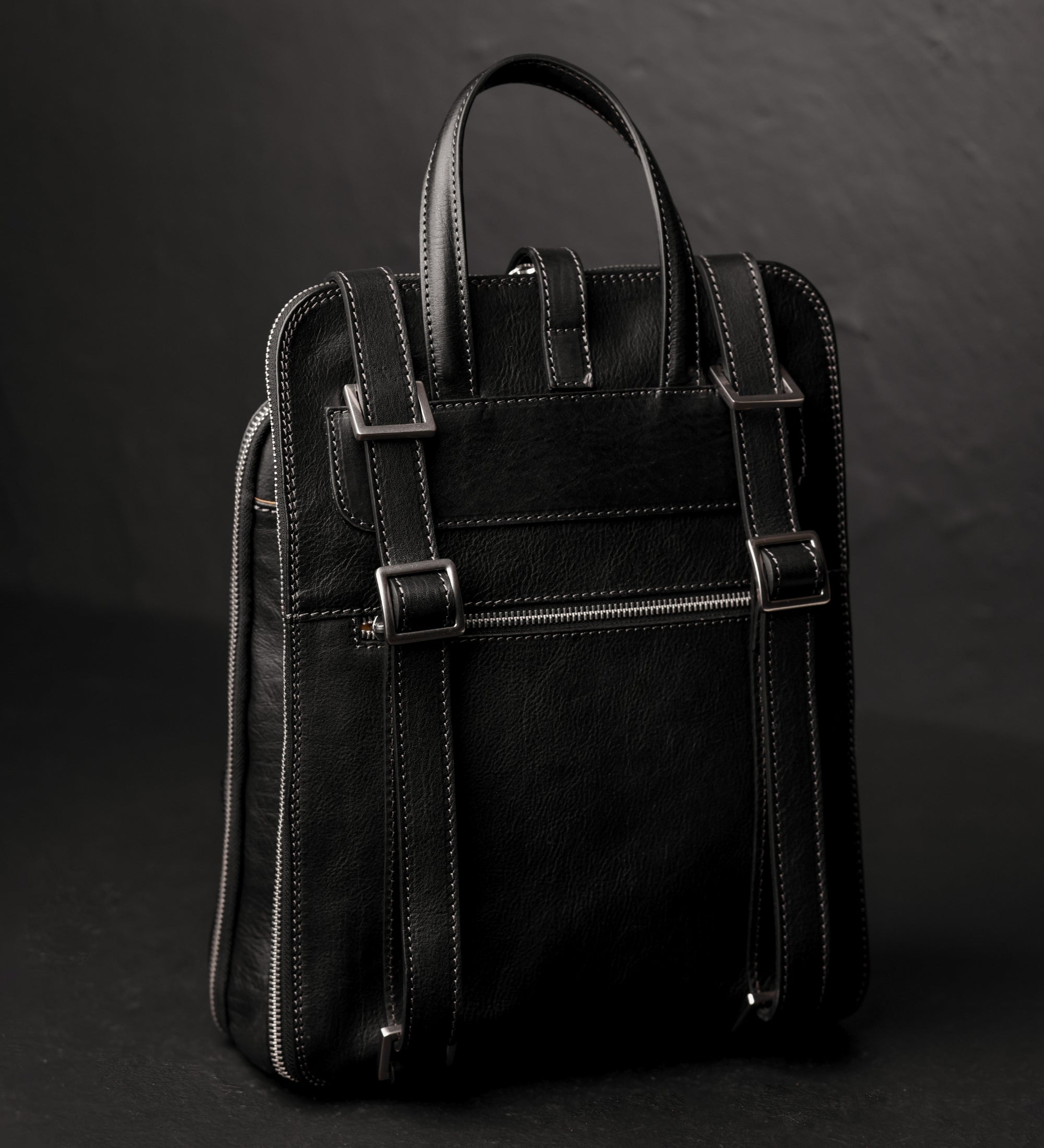Wandelbare Rucksack aus Leder - Schultertasche für Damen - Clarissa