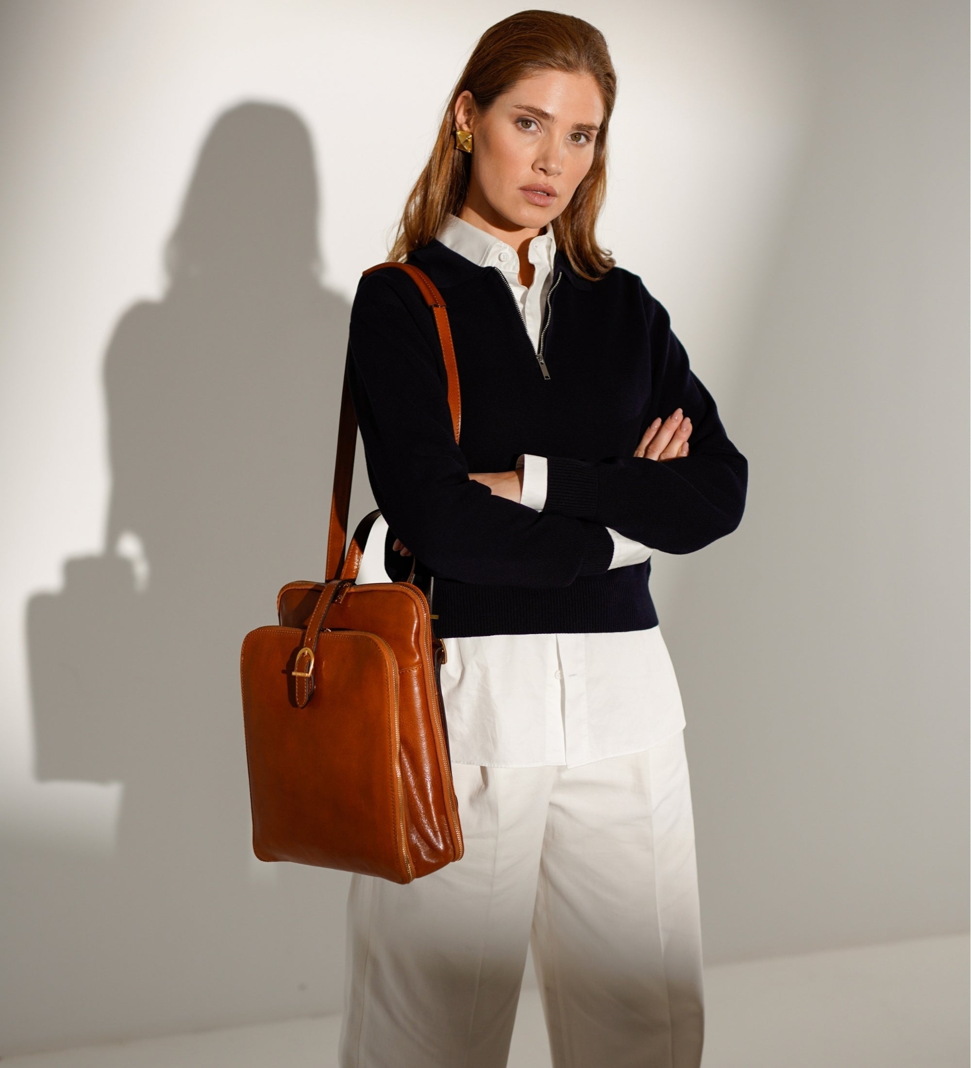 Wandelbare Rucksack aus Leder - Schultertasche für Damen - Clarissa