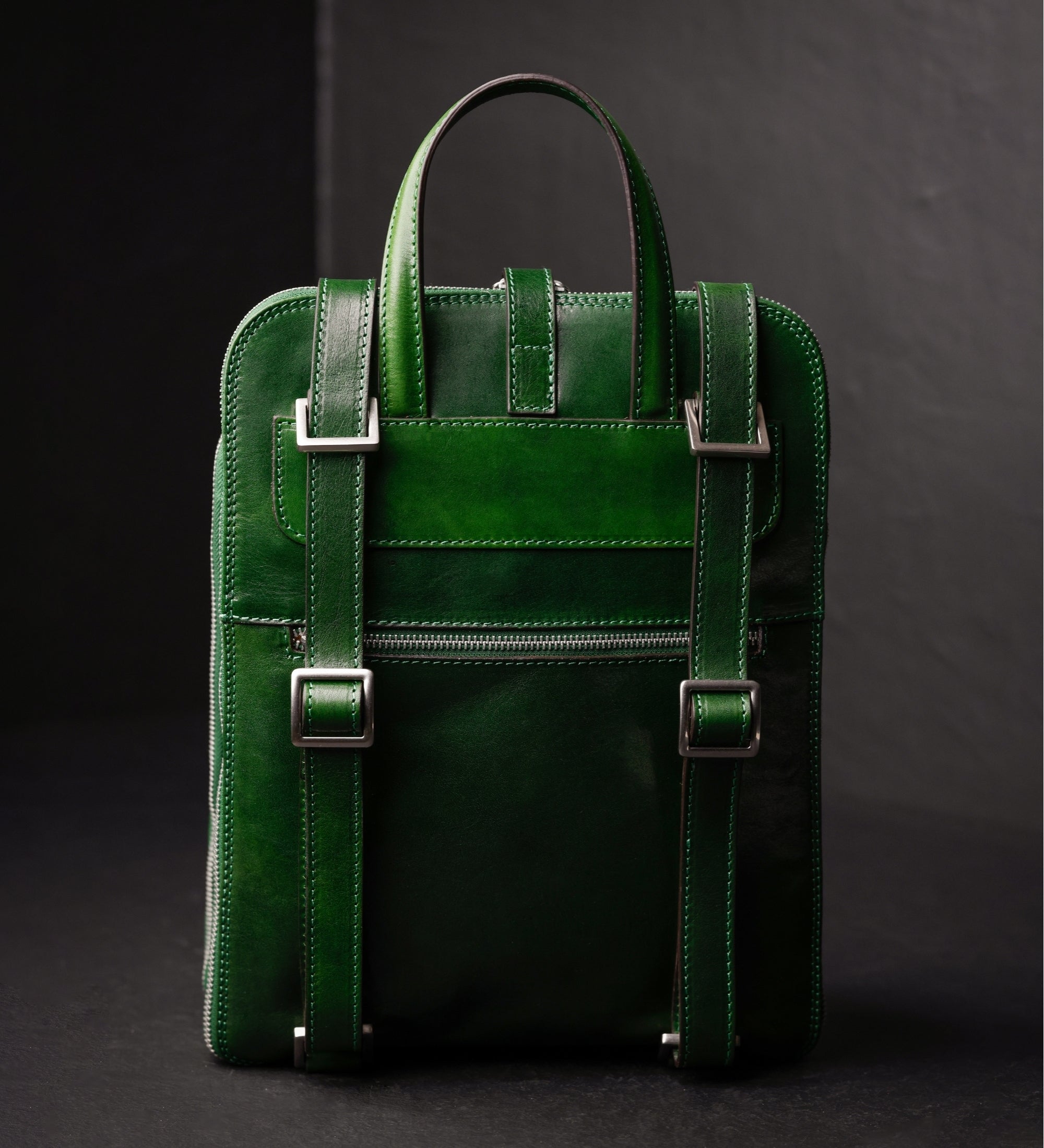 Wandelbare Rucksack aus Leder - Schultertasche für Damen - Clarissa