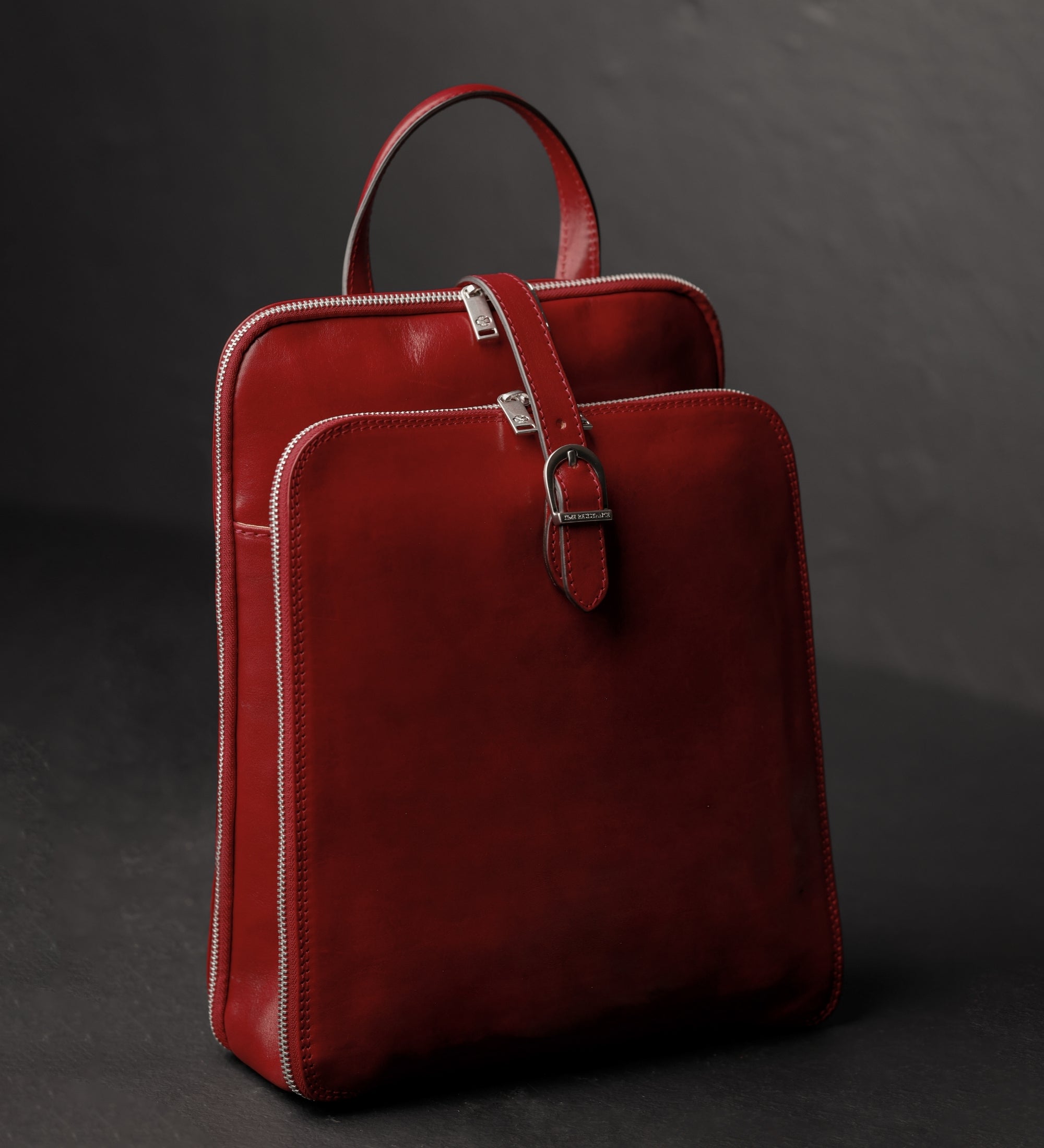 Wandelbare Rucksack aus Leder - Schultertasche für Damen - Clarissa