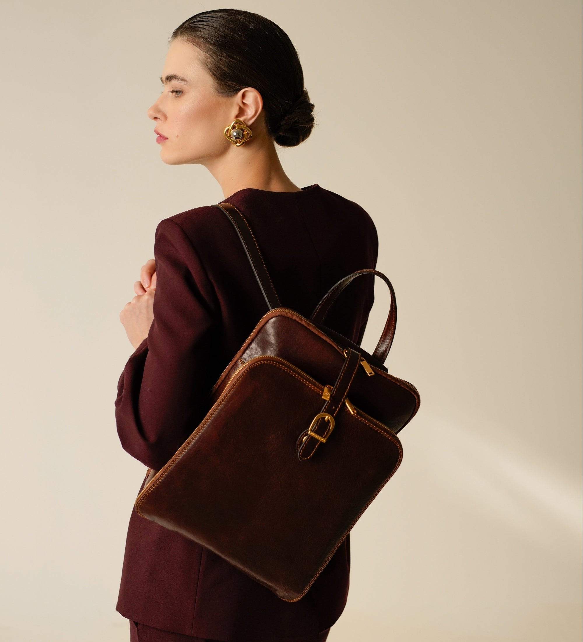Wandelbare Rucksack aus Leder - Schultertasche für Damen - Clarissa