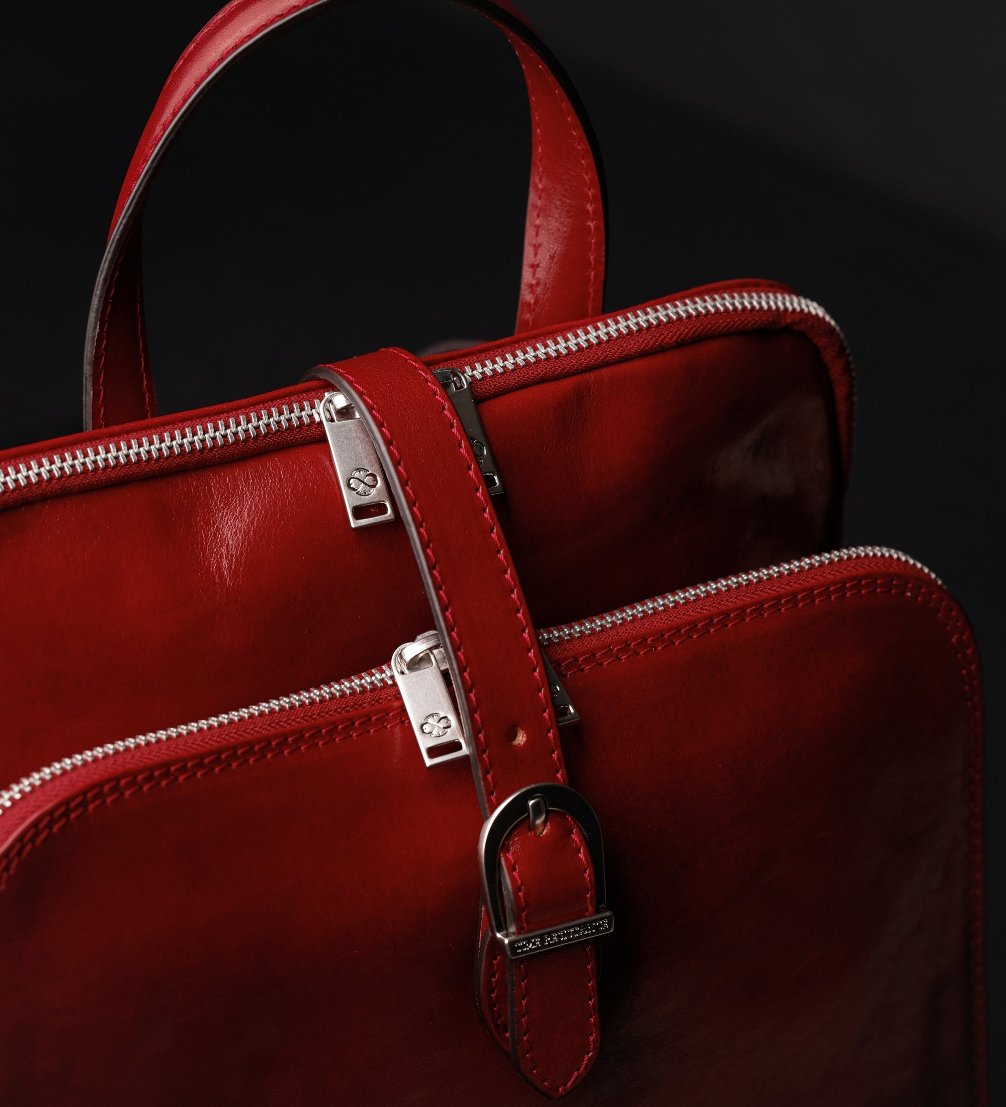Wandelbare Rucksack aus Leder - Schultertasche für Damen - Clarissa