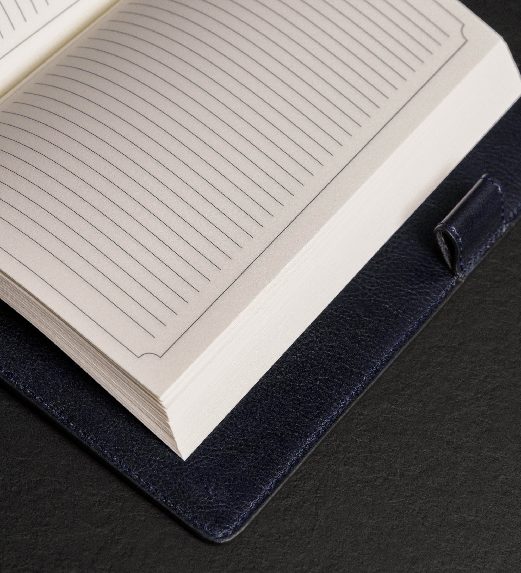 Tagebuch aus Leder für Damen mit nachfüllbarem A5-Notizblock - The Diary of a Nobody