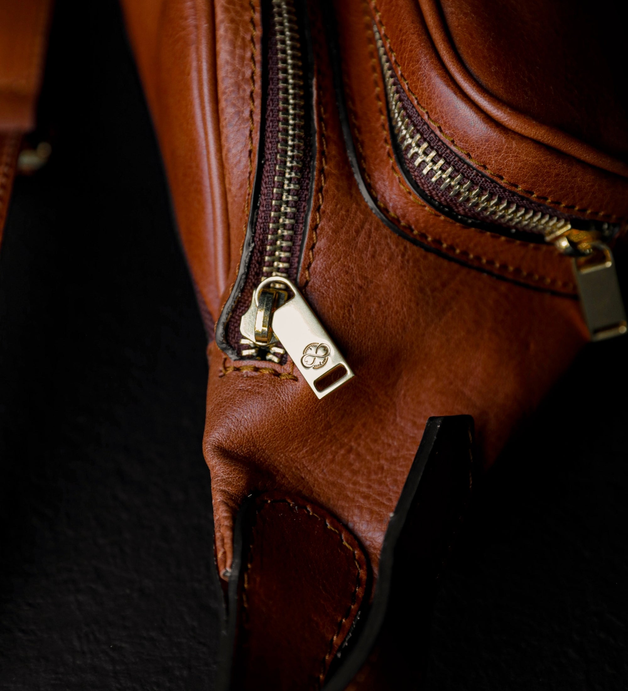 Schultertasche aus Leder für Damen, Bauchtasche - Independent People