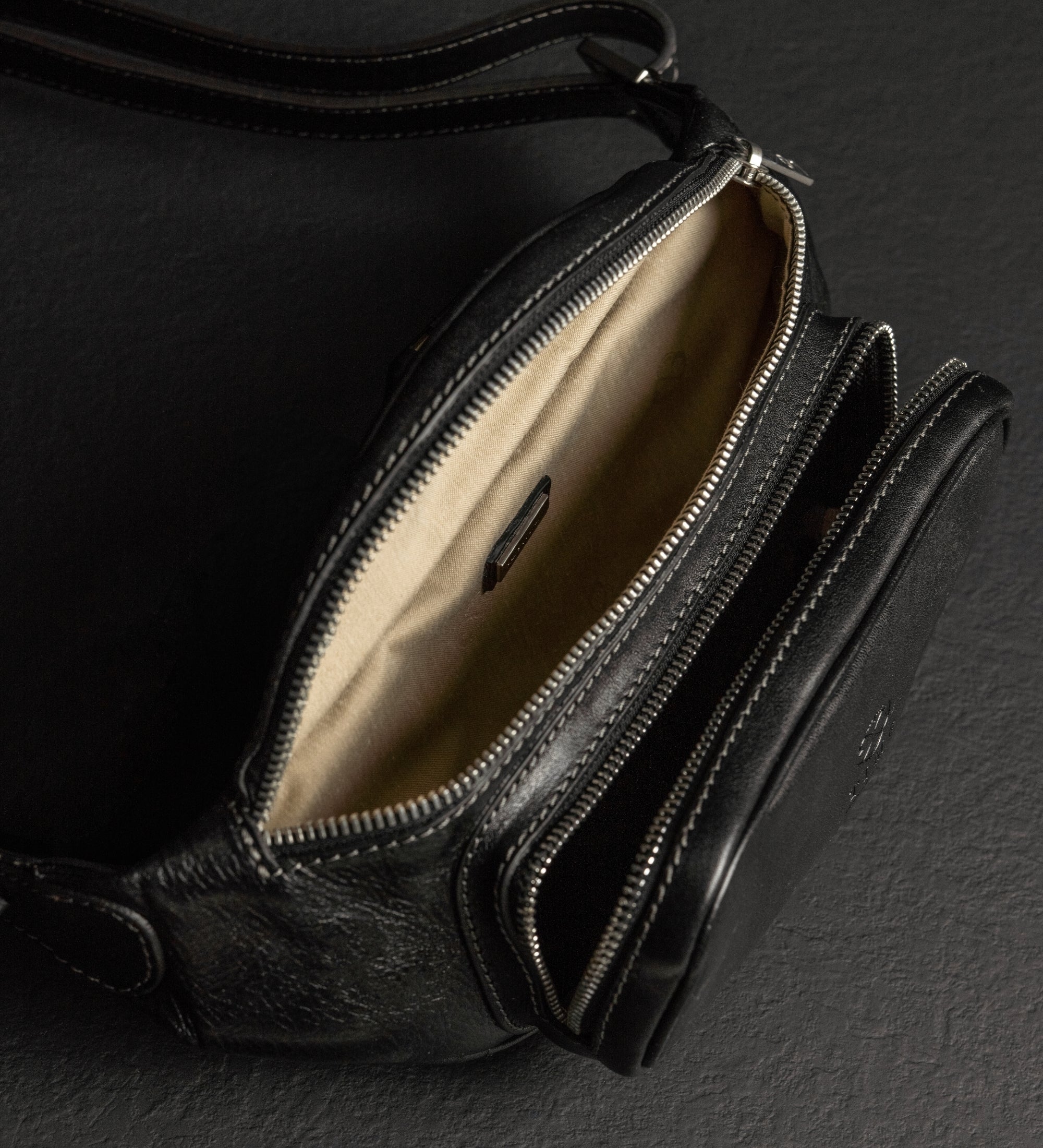 Schultertasche Bauchtasche aus Leder - Independent People