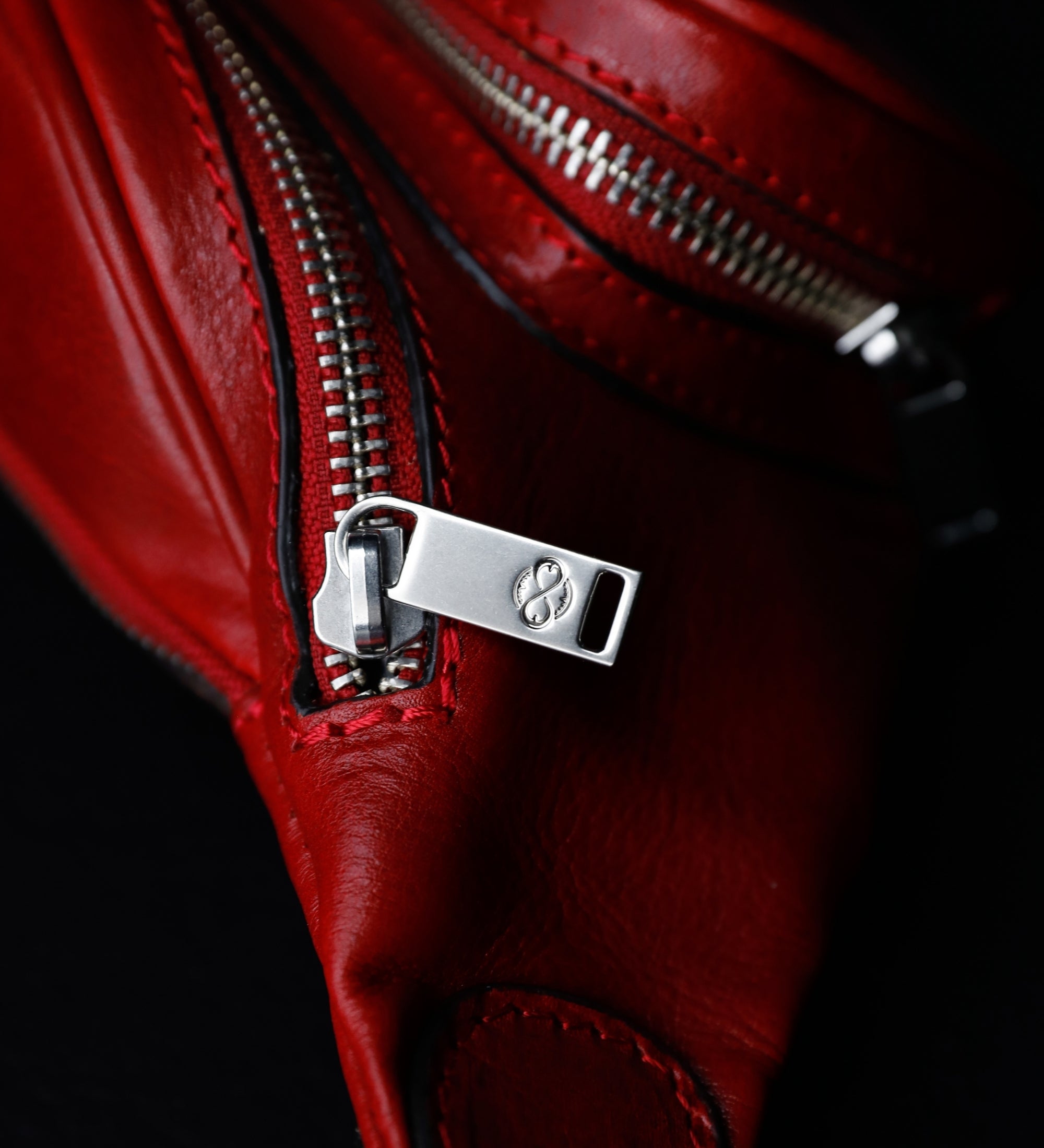 Schultertasche Bauchtasche aus Leder - Independent People