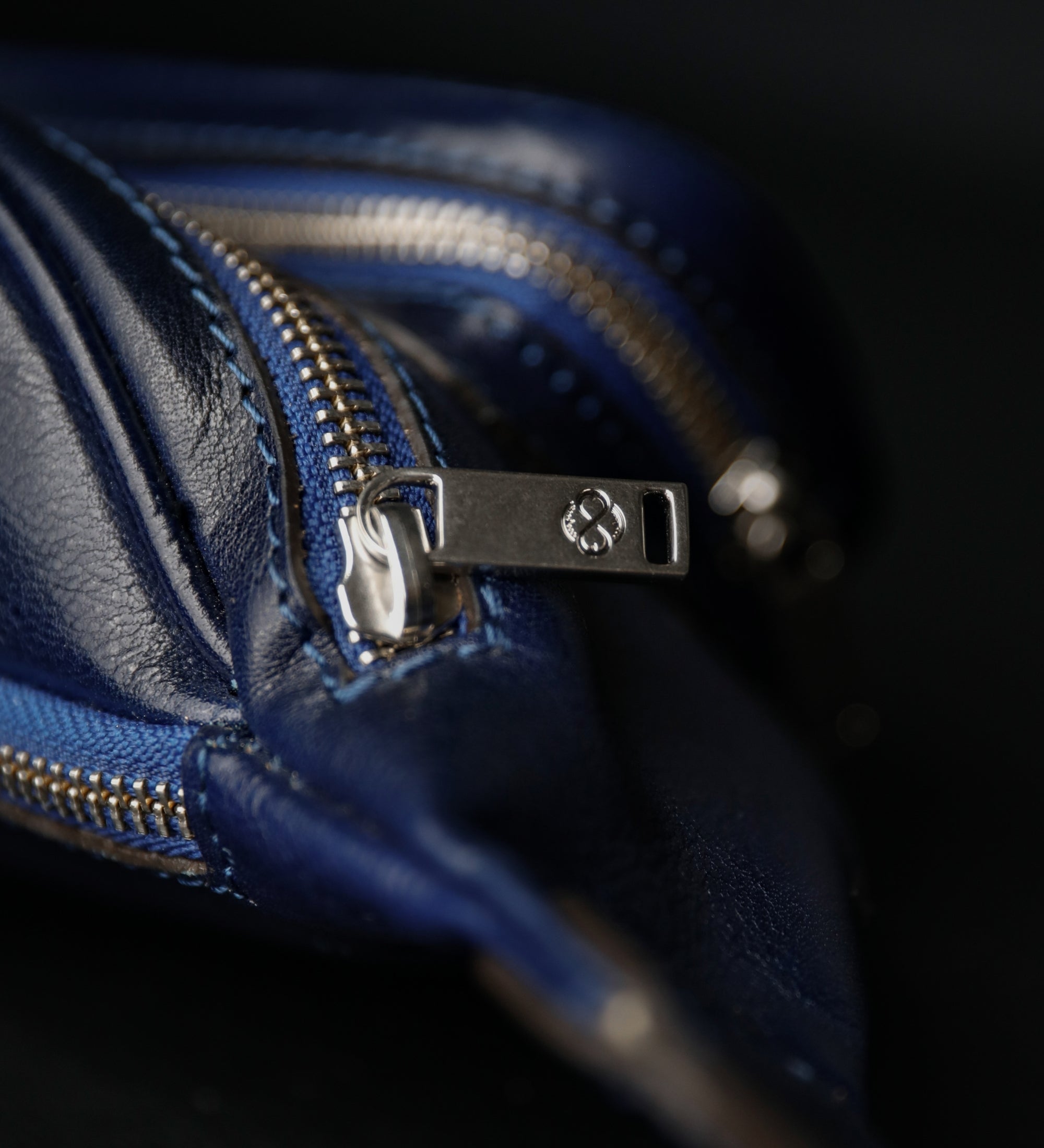 Schultertasche Bauchtasche aus Leder - Independent People